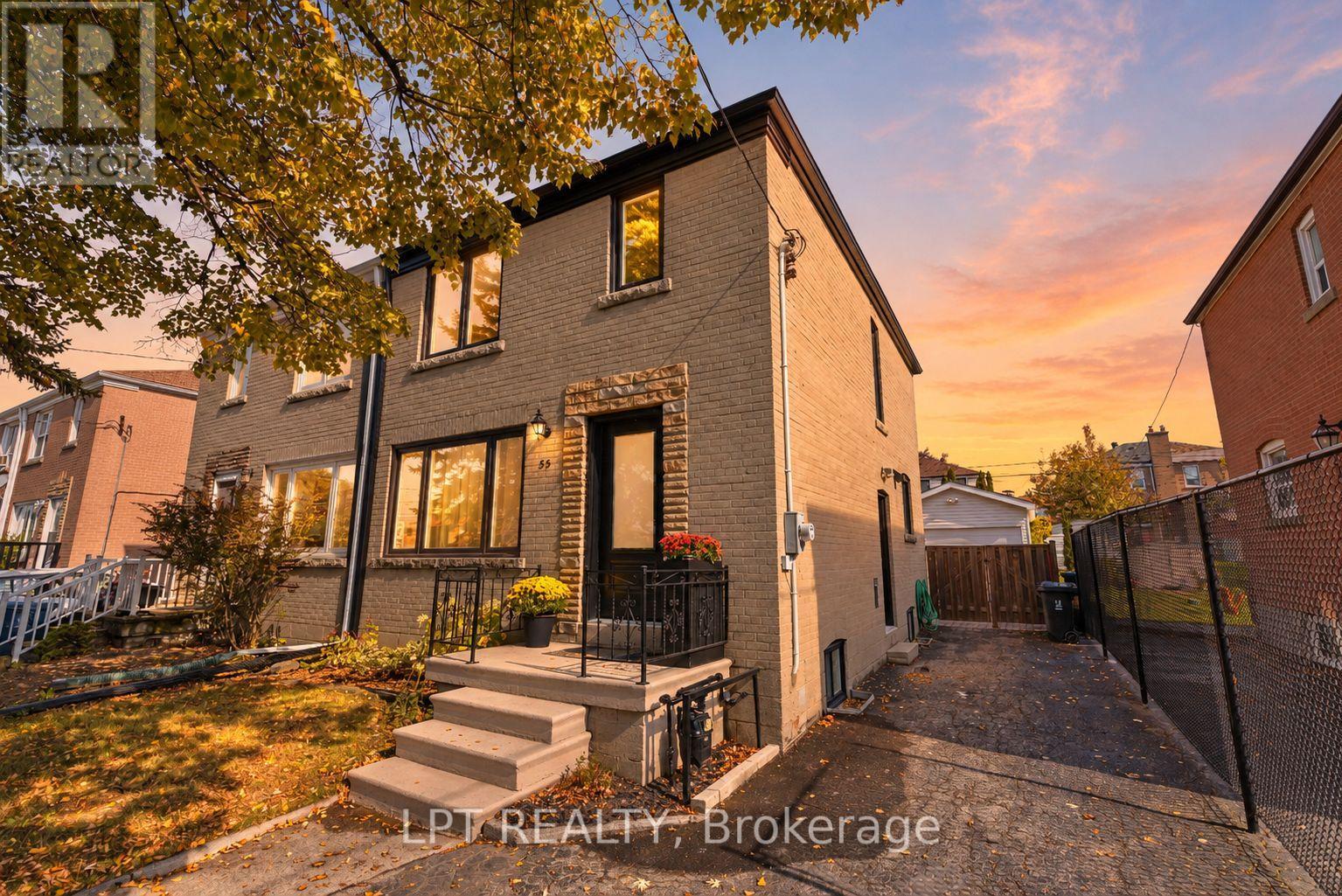 55 LAUREL AVENUE, Toronto, Ontario