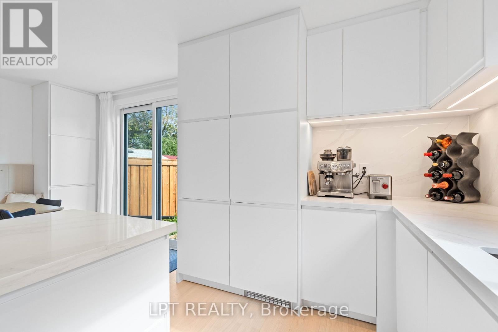 55 Laurel Avenue, Toronto, Ontario  M9B 4T1 - Photo 14 - E14079912