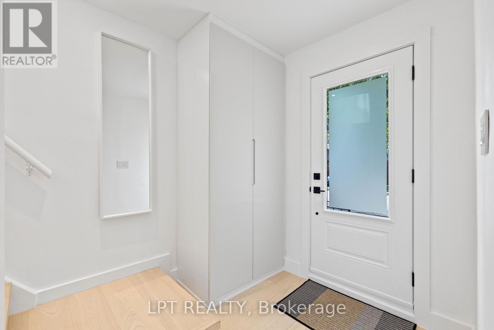 55 Laurel Avenue, Toronto, Ontario  M9B 4T1 - Photo 5 - E14079912