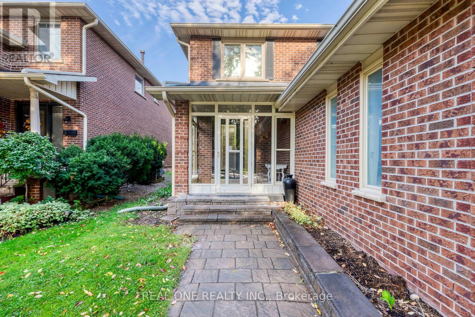 403 Parkridge Crescent, Oakville, Ontario  L6M 1A9 - Photo 4 - W14079954