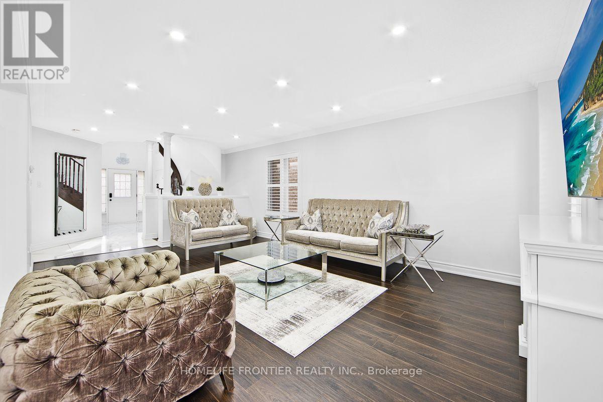 18 Hopkins Crescent, Bradford West Gwillimbury, Ontario  L3Z 0R6 - Photo 7 - N14034290