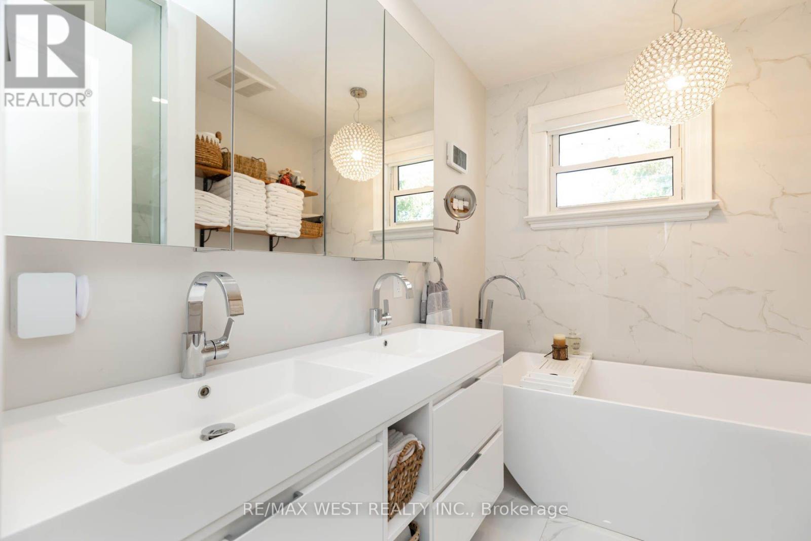 49 Winterton Drive, Toronto, Ontario  M9B 3G8 - Photo 25 - W14034596
