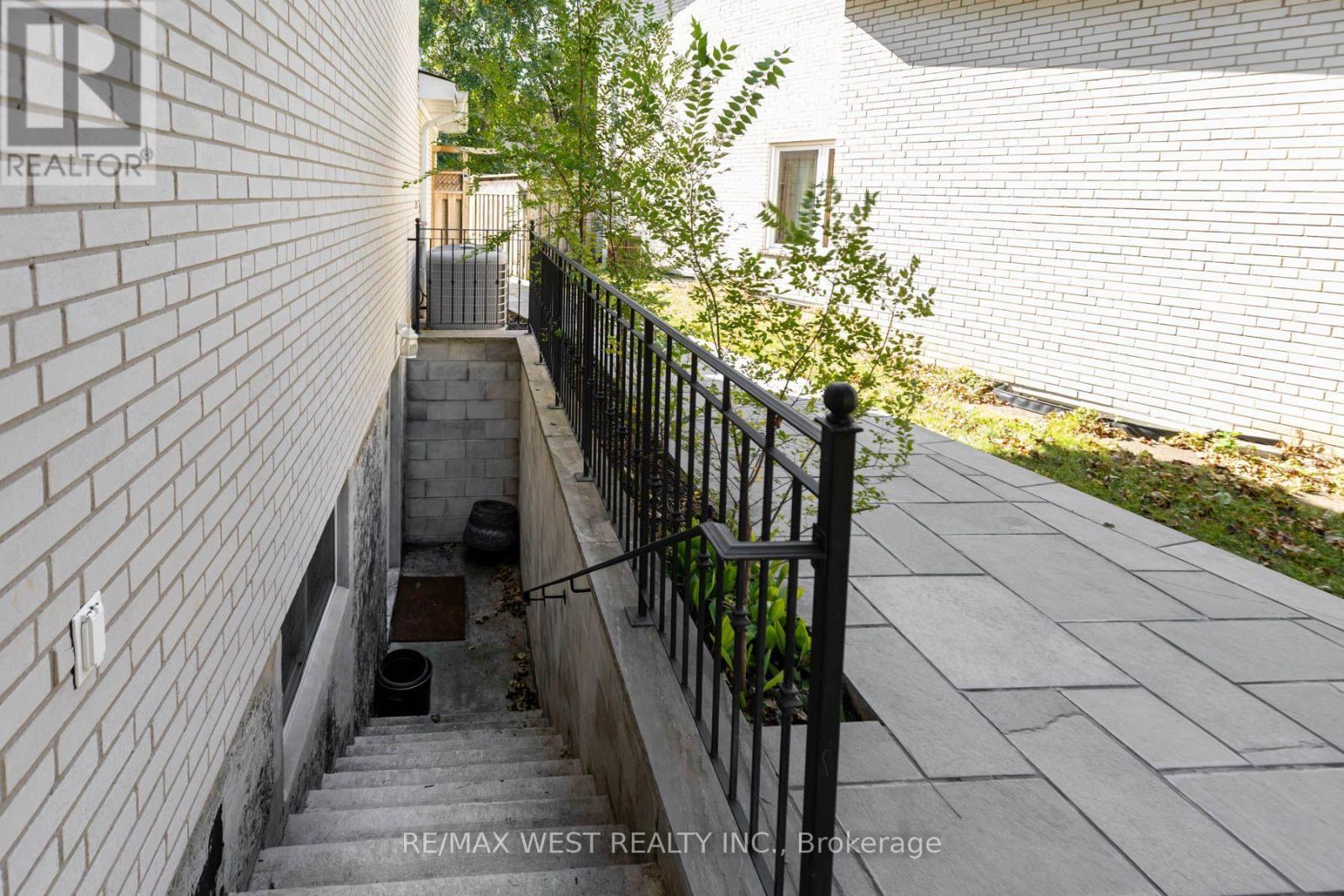 49 Winterton Drive, Toronto, Ontario  M9B 3G8 - Photo 35 - W14034596