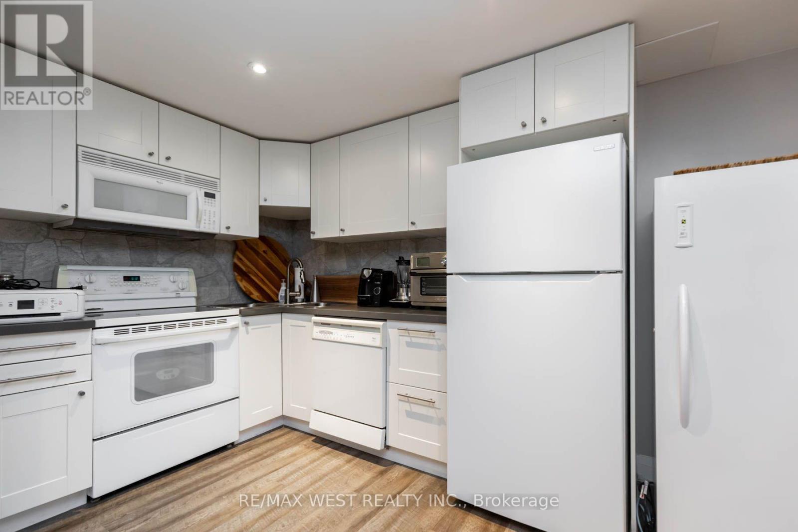 49 Winterton Drive, Toronto, Ontario  M9B 3G8 - Photo 37 - W14034596