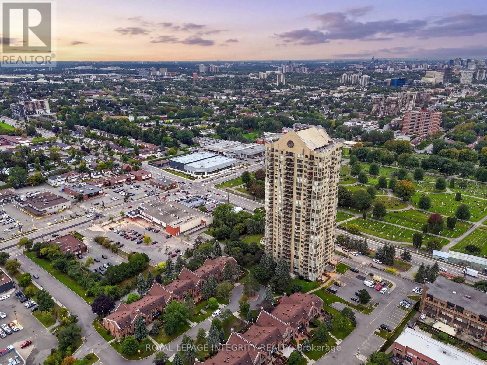 302 - 545 St Laurent Boulevard, Ottawa, Ontario  K1K 4H9 - Photo 2 - X13805056