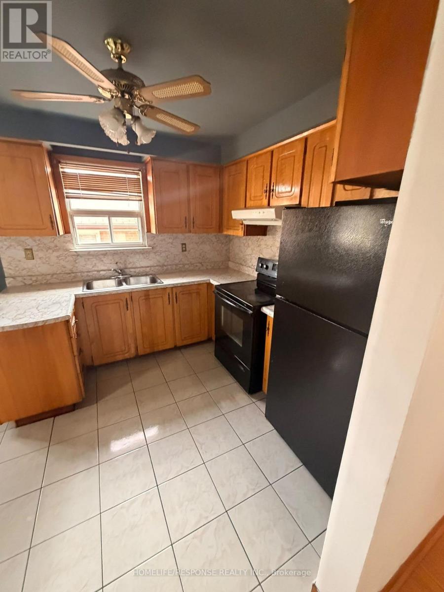 9 Songwood Drive, Toronto, Ontario  M9M 1X4 - Photo 5 - W14020216
