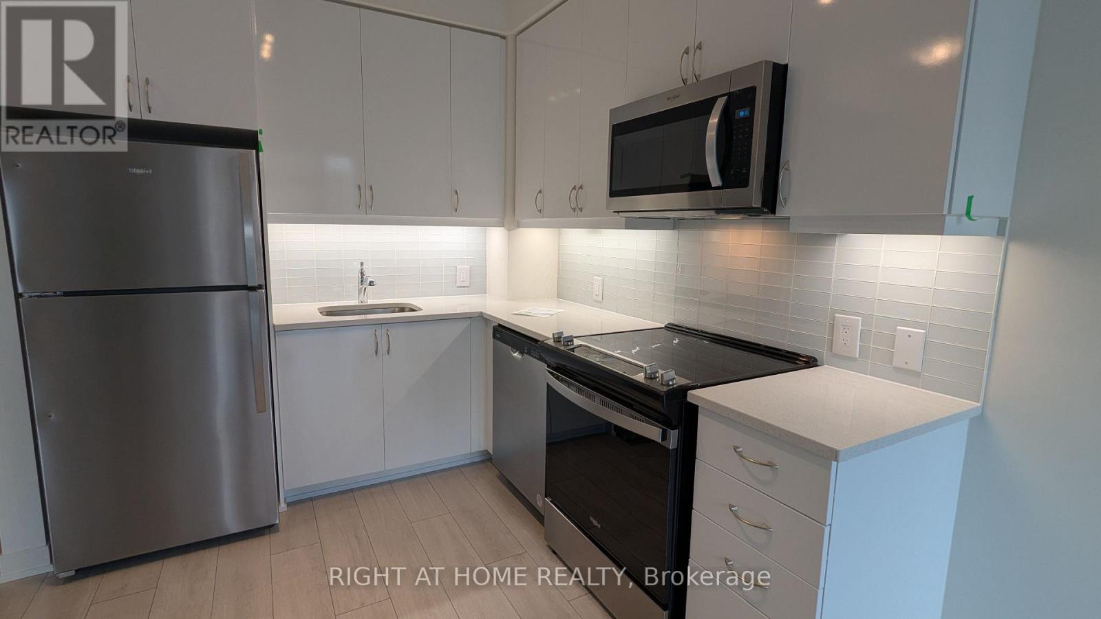 2018 - 4955 Yonge Street, Toronto, Ontario  M2N 0L8 - Photo 6 - C14079998