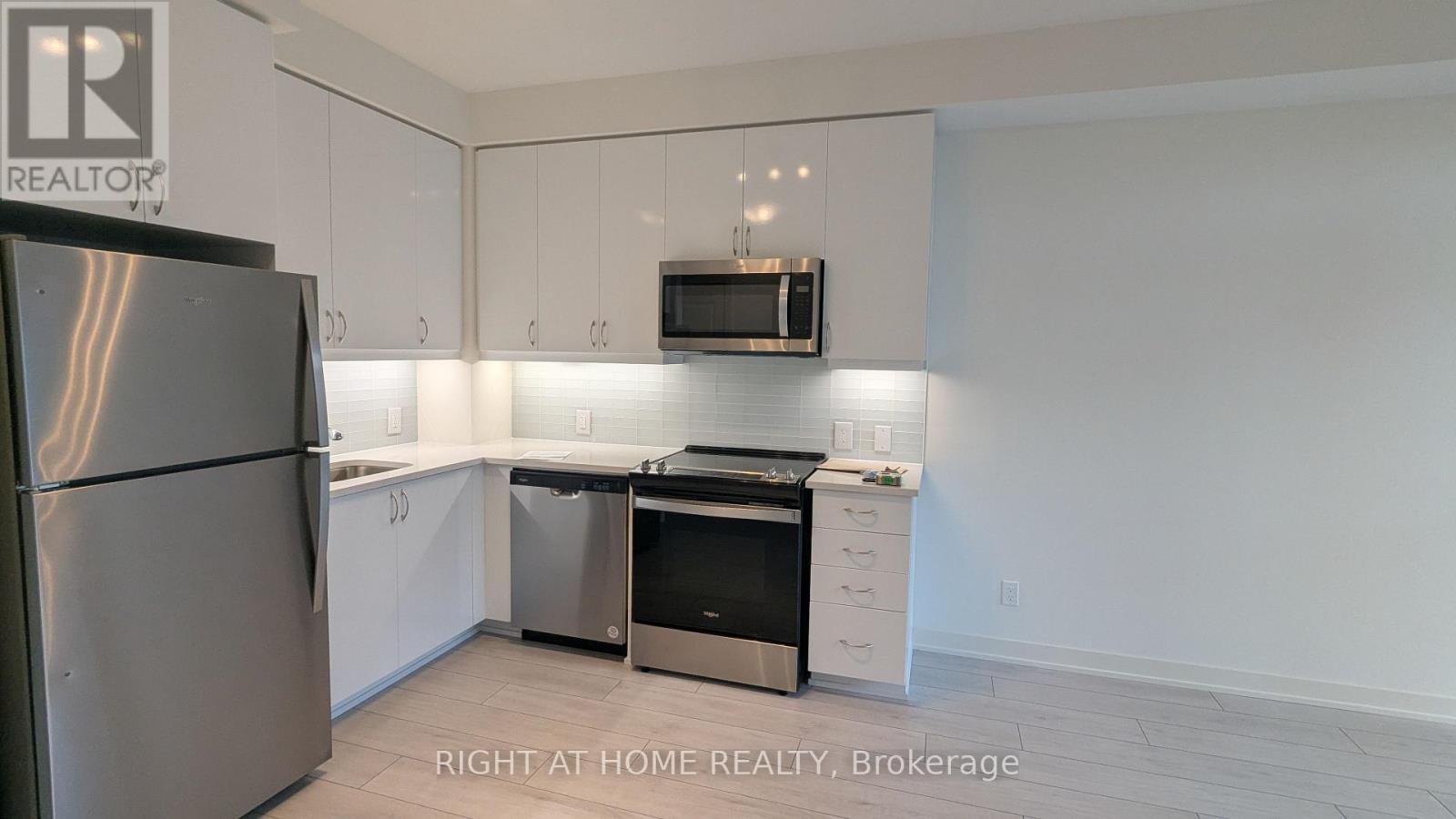 2018 - 4955 Yonge Street, Toronto, Ontario  M2N 0L8 - Photo 7 - C14079998