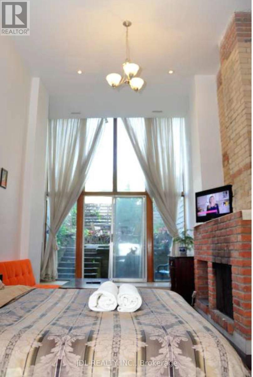 Master Room A Main Floor - 118 Shuter St Street, Toronto, Ontario  M5A 1V8 - Photo 2 - C14080062