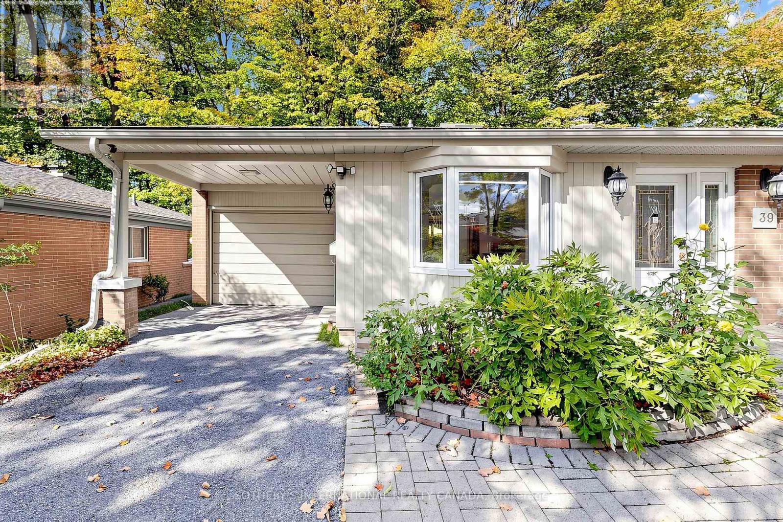 39 Sagebrush Lane, Toronto, Ontario  M3A 1X4 - Photo 3 - C14080098