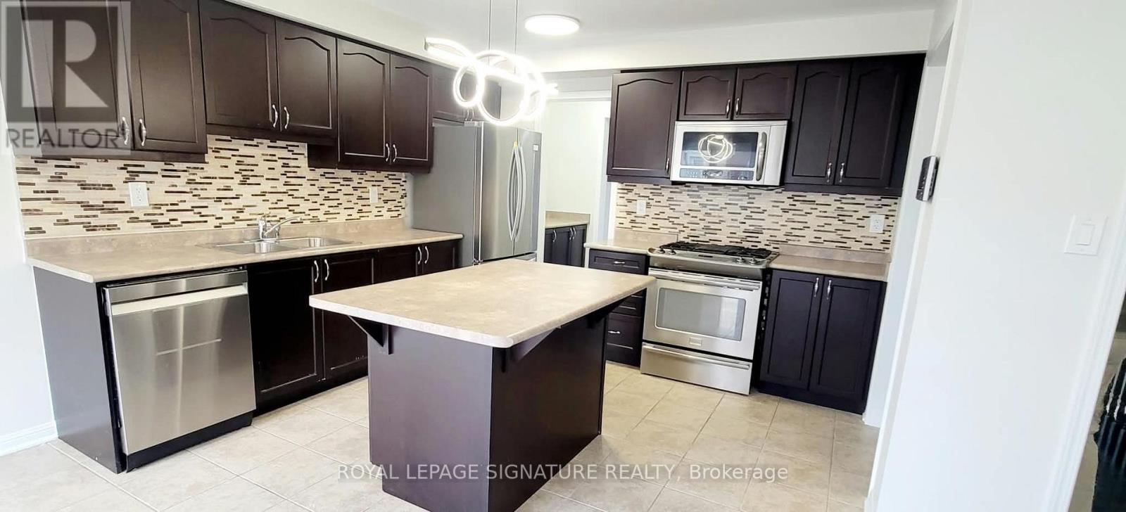 2482 William Jackson Drive, Pickering, Ontario  L1X 0C3 - Photo 3 - E14080128