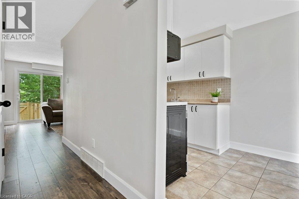 700 Erinbrook Drive Unit# 22, Kitchener, Ontario  N2E 2S7 - Photo 4 - 40871450