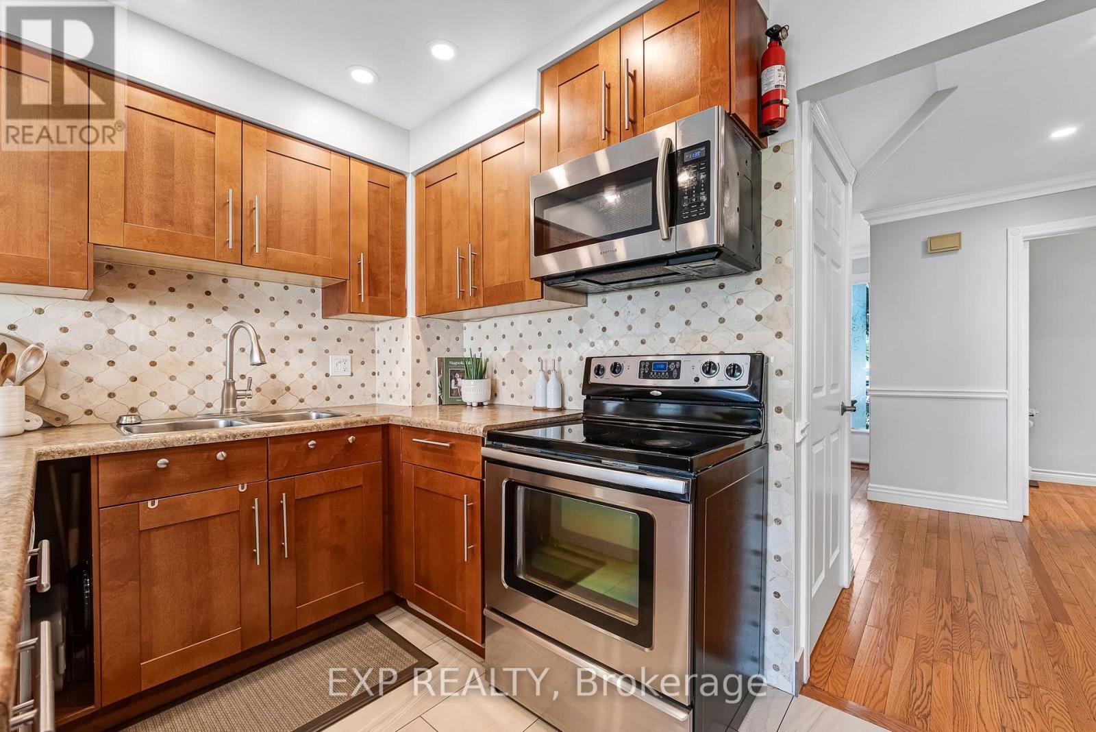 515 London Road, Newmarket, Ontario  L3Y 6E4 - Photo 11 - N14080150