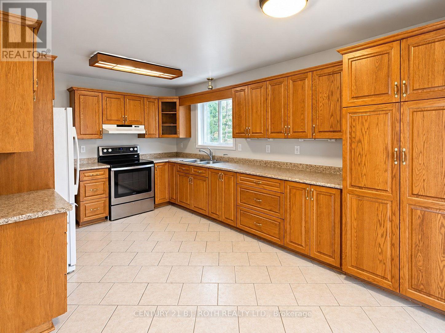 872 Dominion Avenue, Midland, Ontario  L4R 5K8 - Photo 5 - S14080010