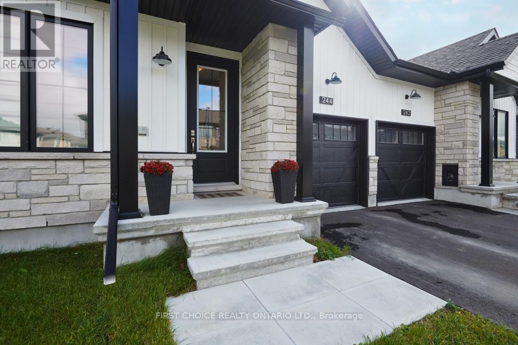244 Hampshire Place, Ottawa, Ontario K2S 2T7 - Photo 2 - X14080024