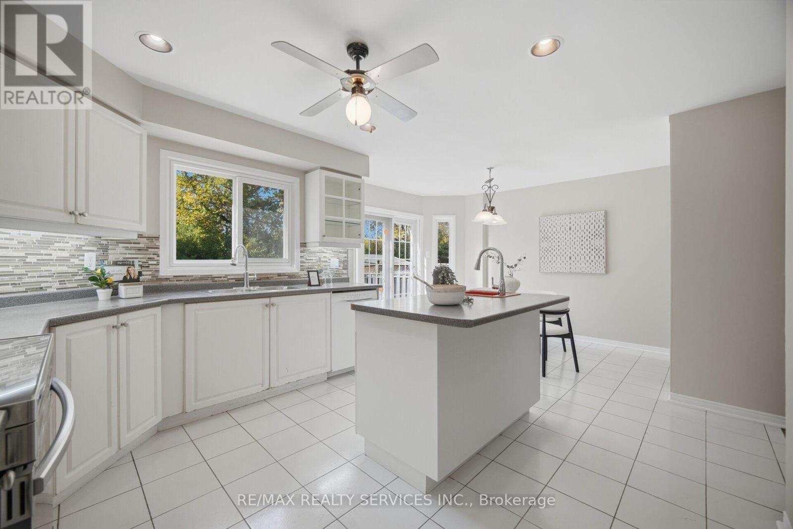 8 Gardenia Way, Caledon, Ontario  L7C 1B2 - Photo 18 - W14080042
