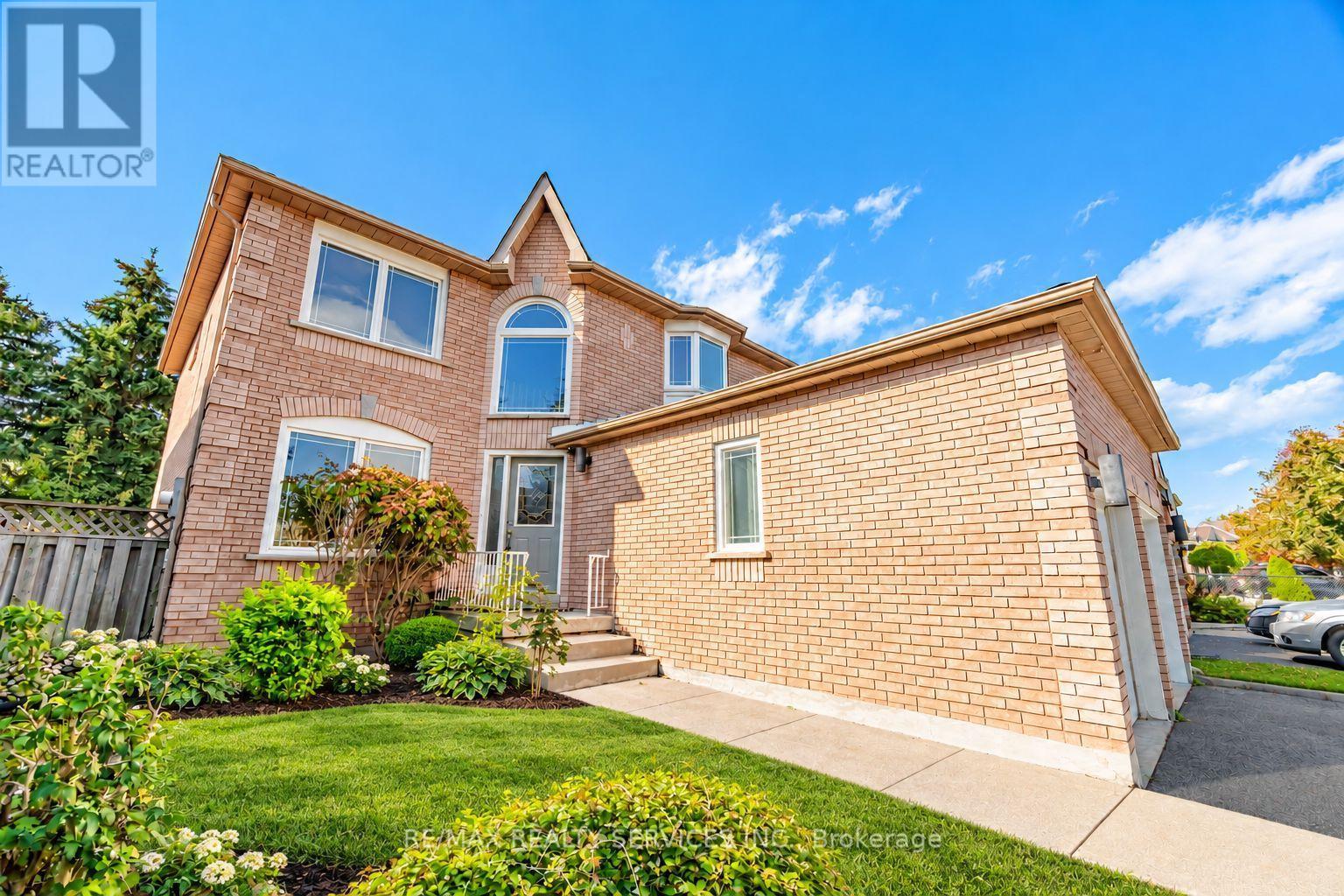 8 Gardenia Way, Caledon, Ontario  L7C 1B2 - Photo 7 - W14080042