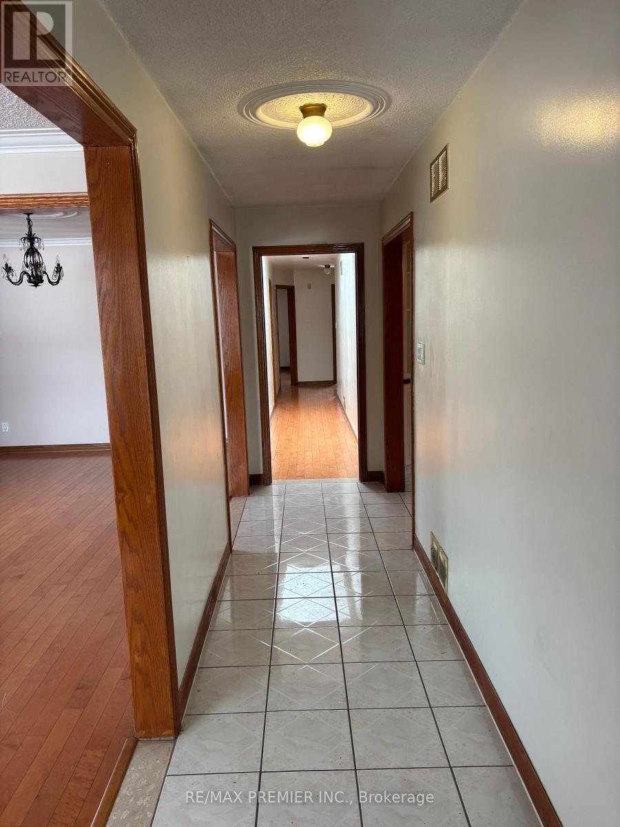 Main Floor - 37 Irwin Road S, Toronto, Ontario  M9W 2P6 - Photo 5 - W14080170