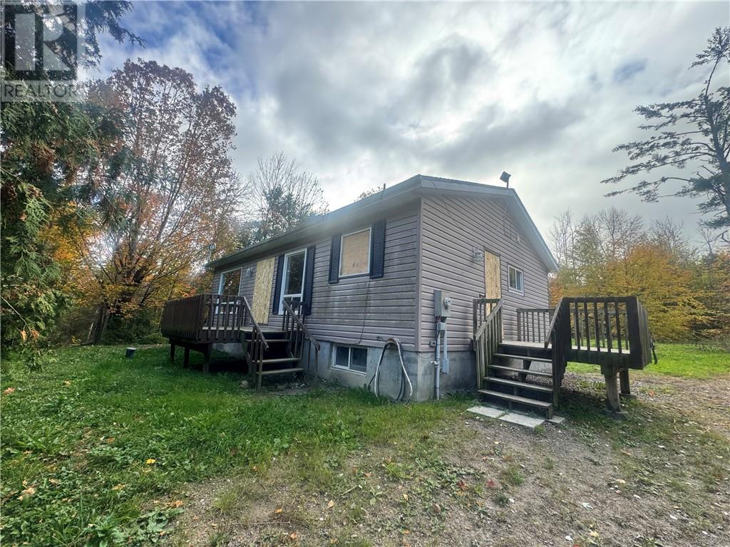 2000 Richards Road, Mattawa, Ontario  P0H 1V0 - Photo 1 - 2130948