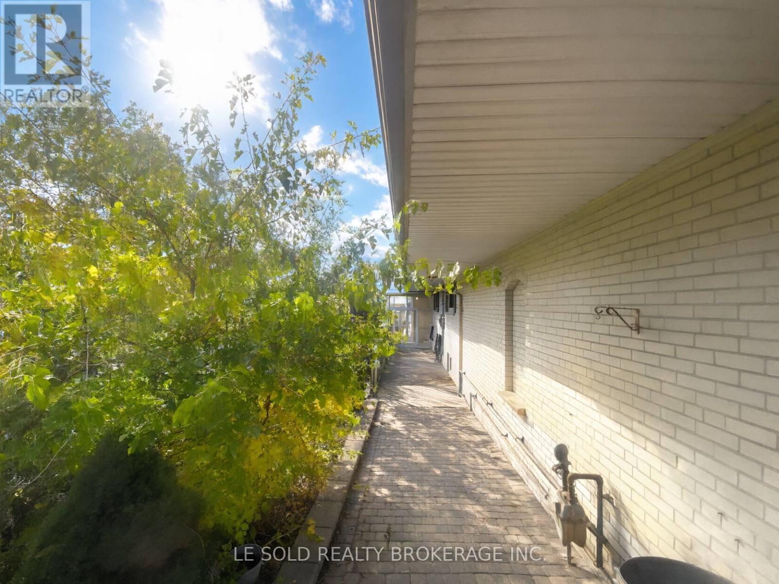 Upper - 50 Dickson Hill Road, Markham, Ontario  L3P 3J3 - Photo 2 - N14030786