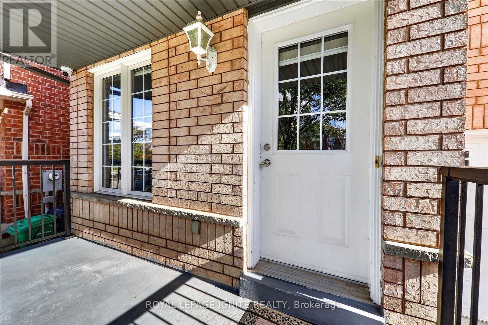 26 Roxton Crescent, Brampton, Ontario  L7A 2E7 - Photo 4 - W13876126