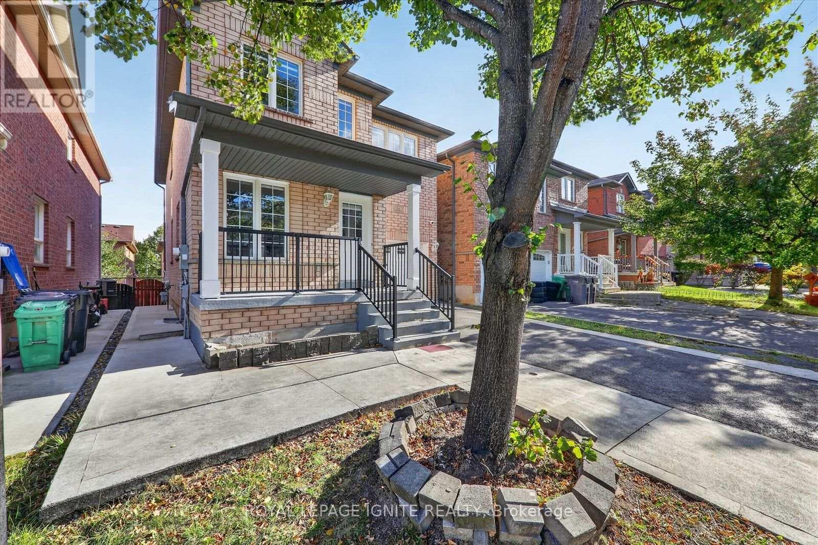 26 Roxton Crescent, Brampton, Ontario  L7A 2E7 - Photo 3 - W13876126