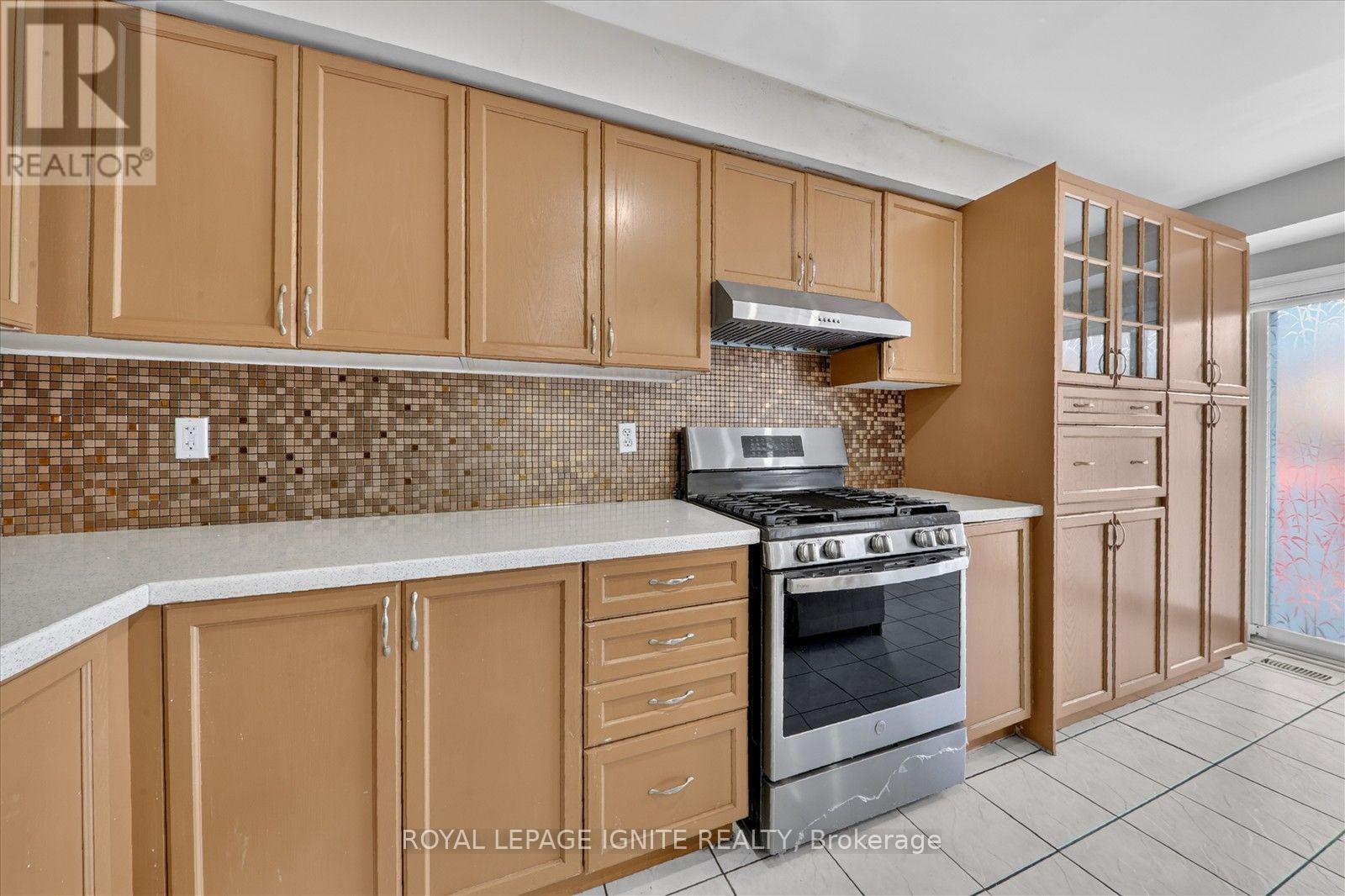 26 Roxton Crescent, Brampton, Ontario  L7A 2E7 - Photo 14 - W13876126