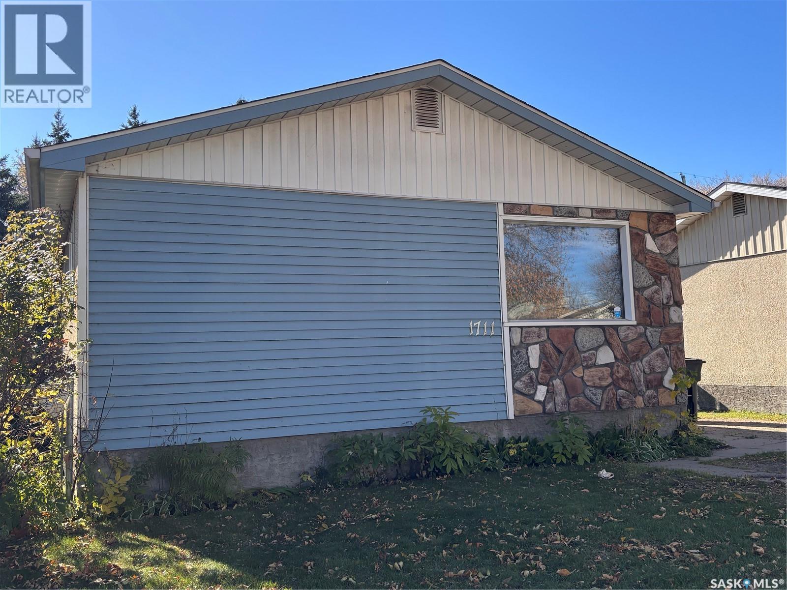 1711 13th Street W, Prince Albert, Saskatchewan  S6V 3K2 - Photo 2 - SK050950