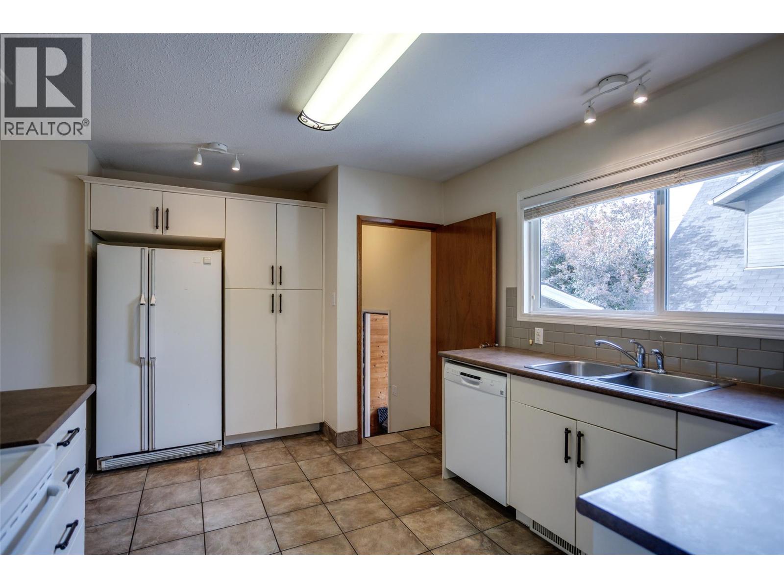 950 & 952 Stockwell Avenue, Kelowna, British Columbia  V1Y 6W2 - Photo 15 - 10403279