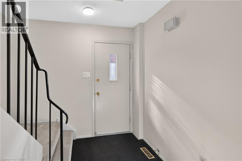 1556 Lancaster Drive Unit# 74, Oakville, Ontario  L6H 2Z4 - Photo 7 - 40871049