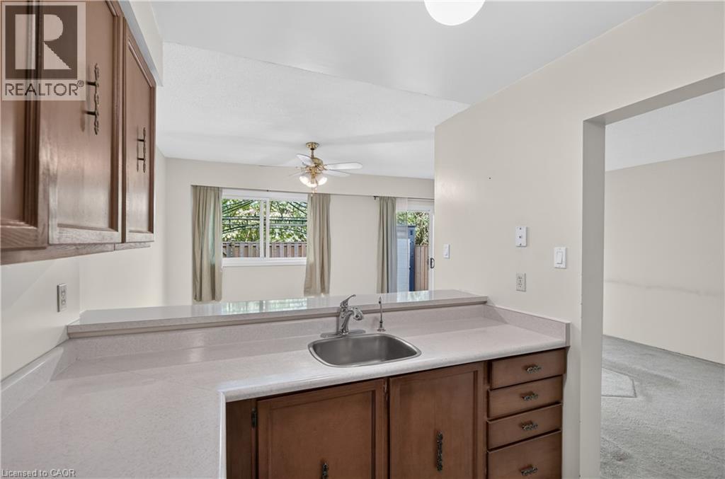1556 Lancaster Drive Unit# 74, Oakville, Ontario  L6H 2Z4 - Photo 19 - 40871049