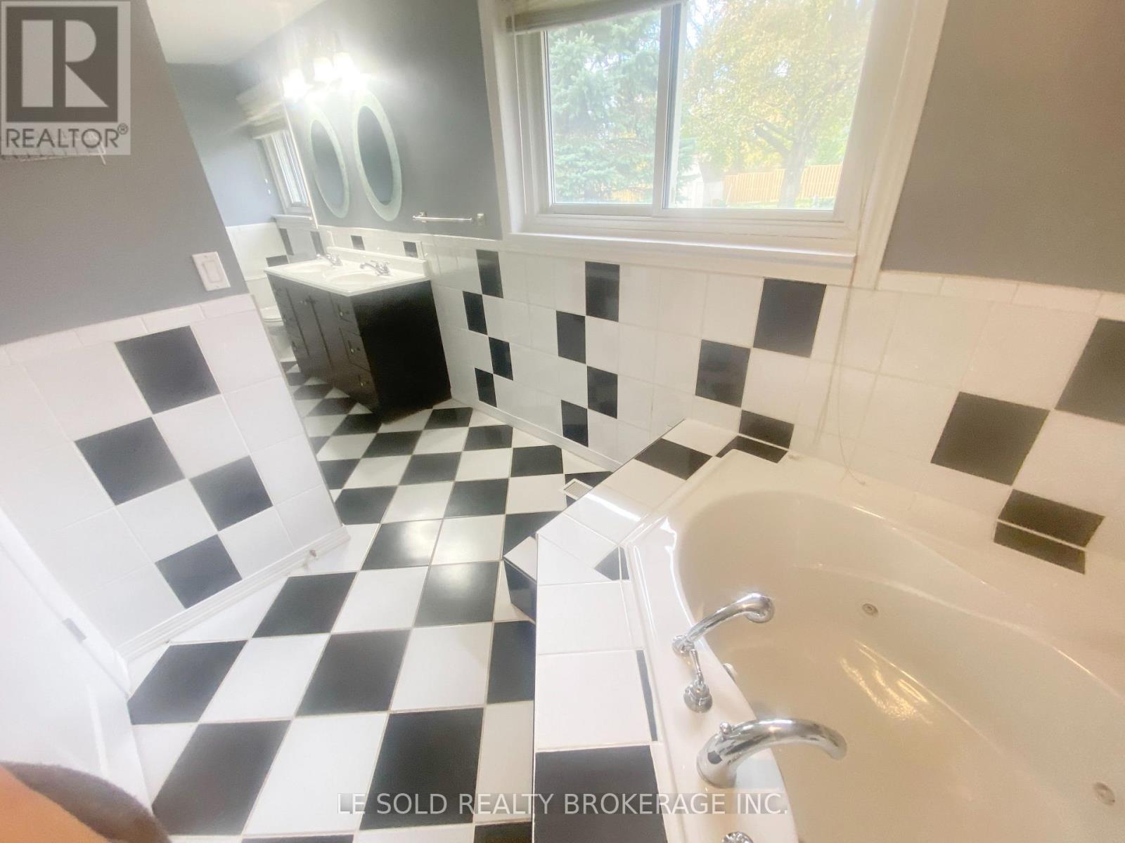 Upper - 50 Dickson Hill Road, Markham, Ontario  L3P 3J3 - Photo 14 - N14030786