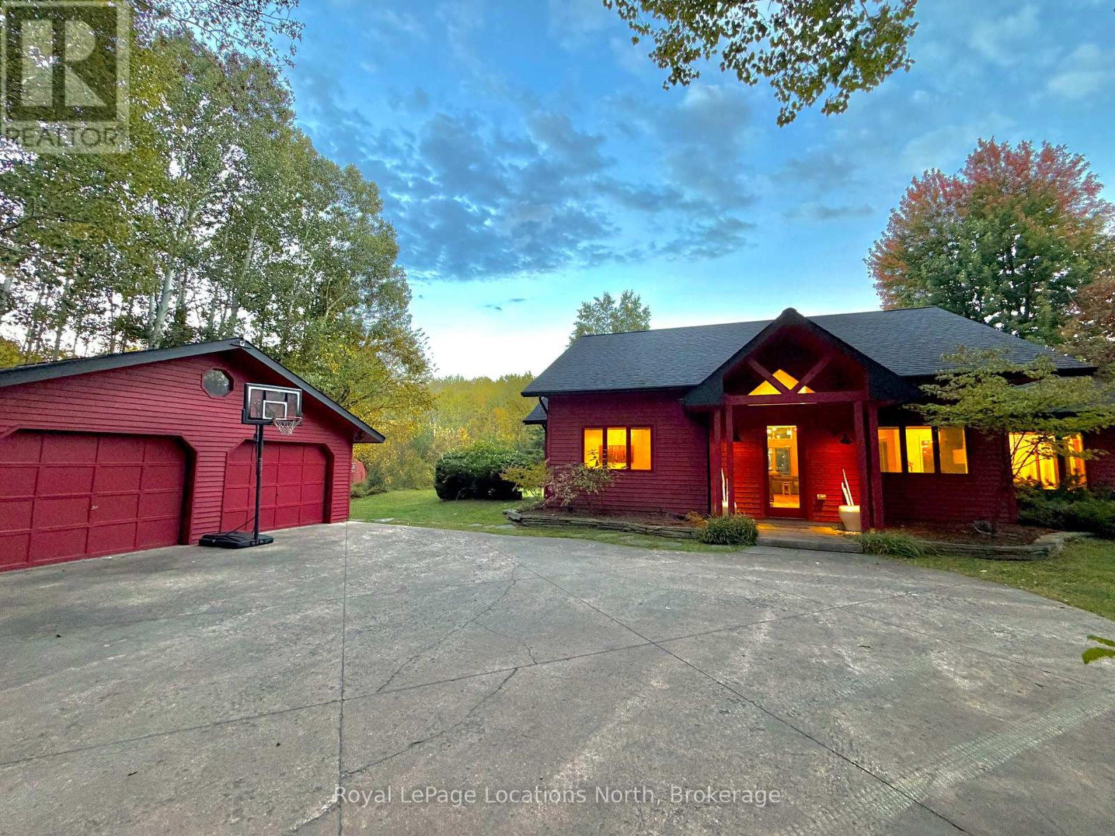 21 Buckingham Boulevard, Clearview, Ontario  L9Y 3Y9 - Photo 2 - S14080264