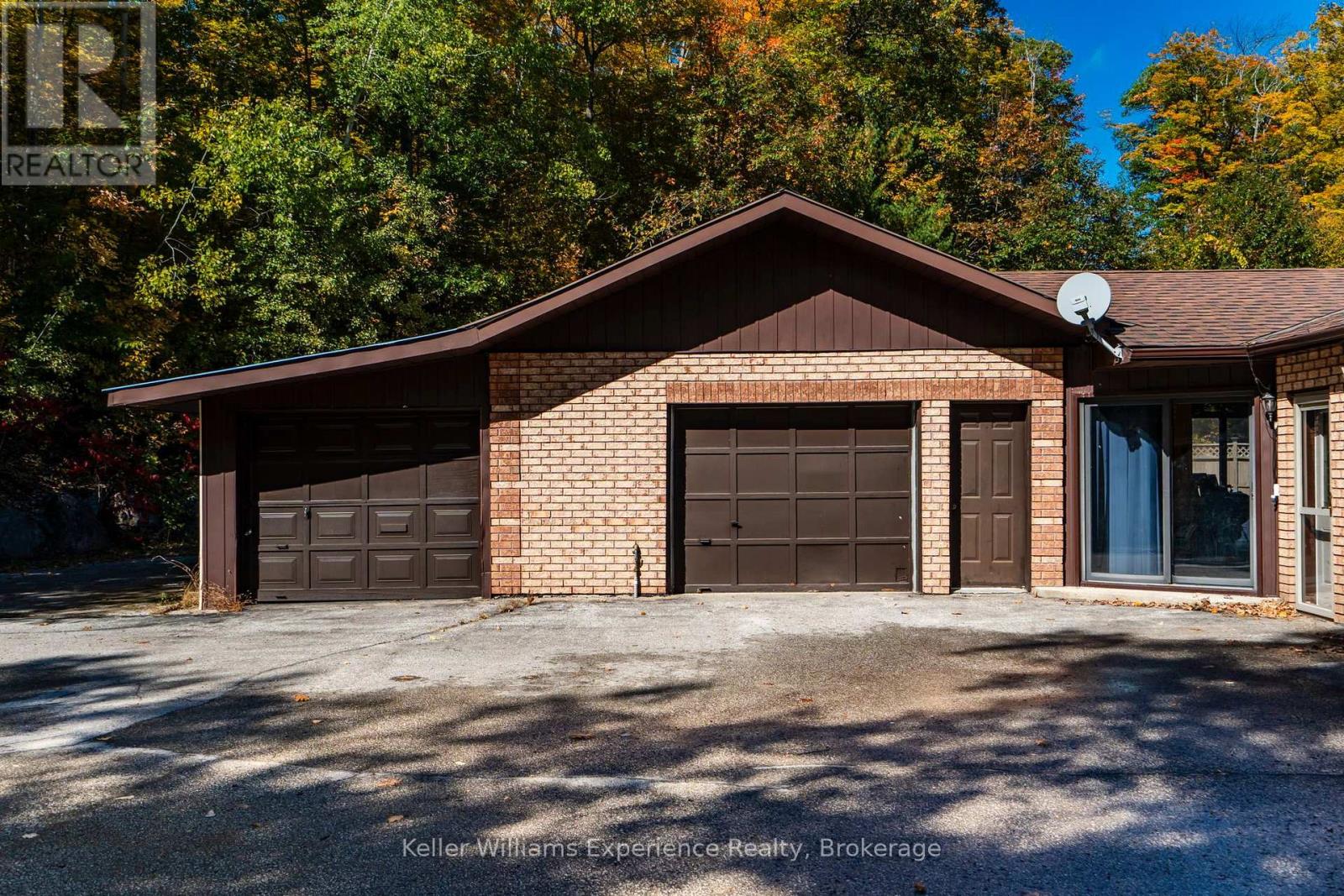 900 Champlain Road, Tiny, Ontario  L9M 0E3 - Photo 2 - S14080300