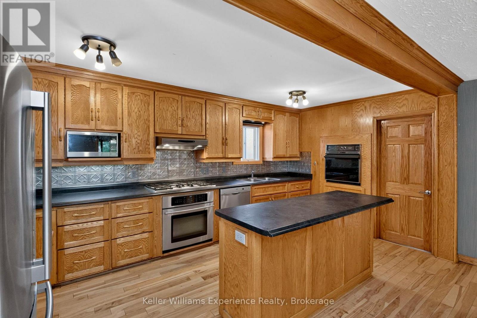 900 Champlain Road, Tiny, Ontario  L9M 0E3 - Photo 29 - S14080300