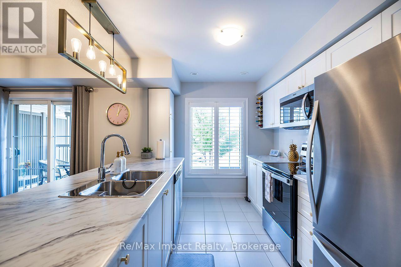 26 Amulet Way, Whitby, Ontario  L1R 0R5 - Photo 4 - E14080178