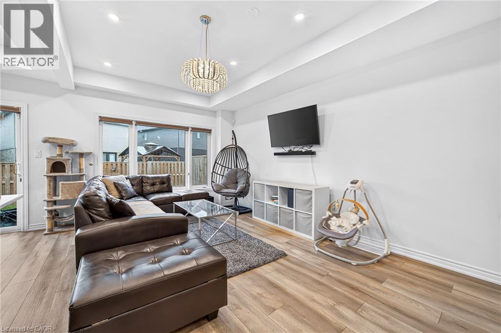 33 Bellhouse Avenue, Brantford, Ontario  N3T 0T7 - Photo 4 - 40871364
