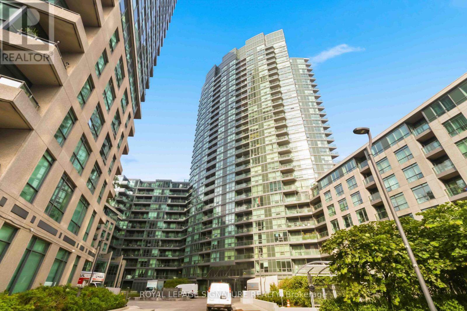 225 - 231 FORT YORK BOULEVARD, Toronto, Ontario