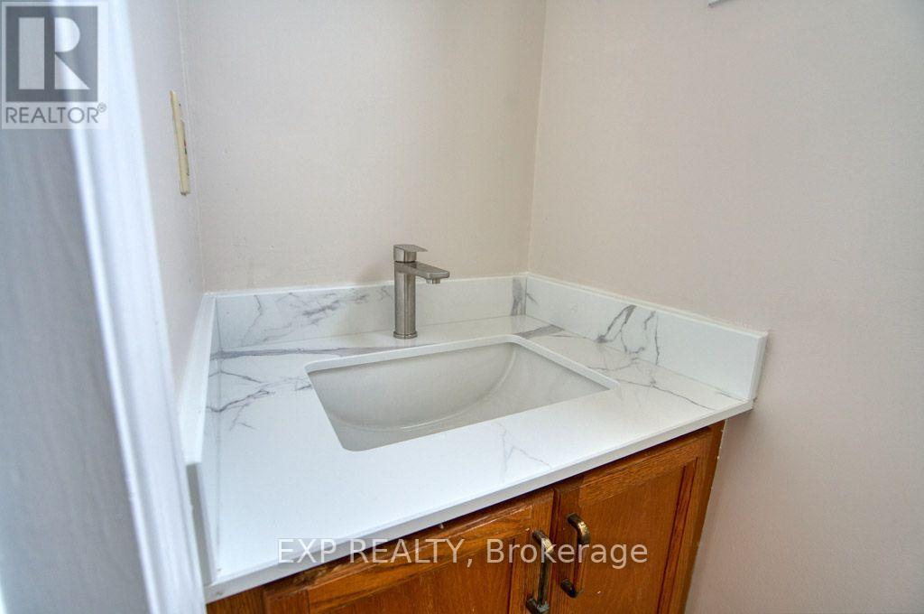 815 A Maitland Avenue, Ottawa, Ontario  K2A 2S2 - Photo 12 - X14080358