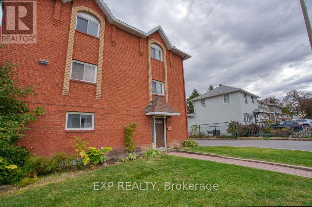 815 A Maitland Avenue, Ottawa, Ontario K2A 2S2 - Photo 2 - X14080358