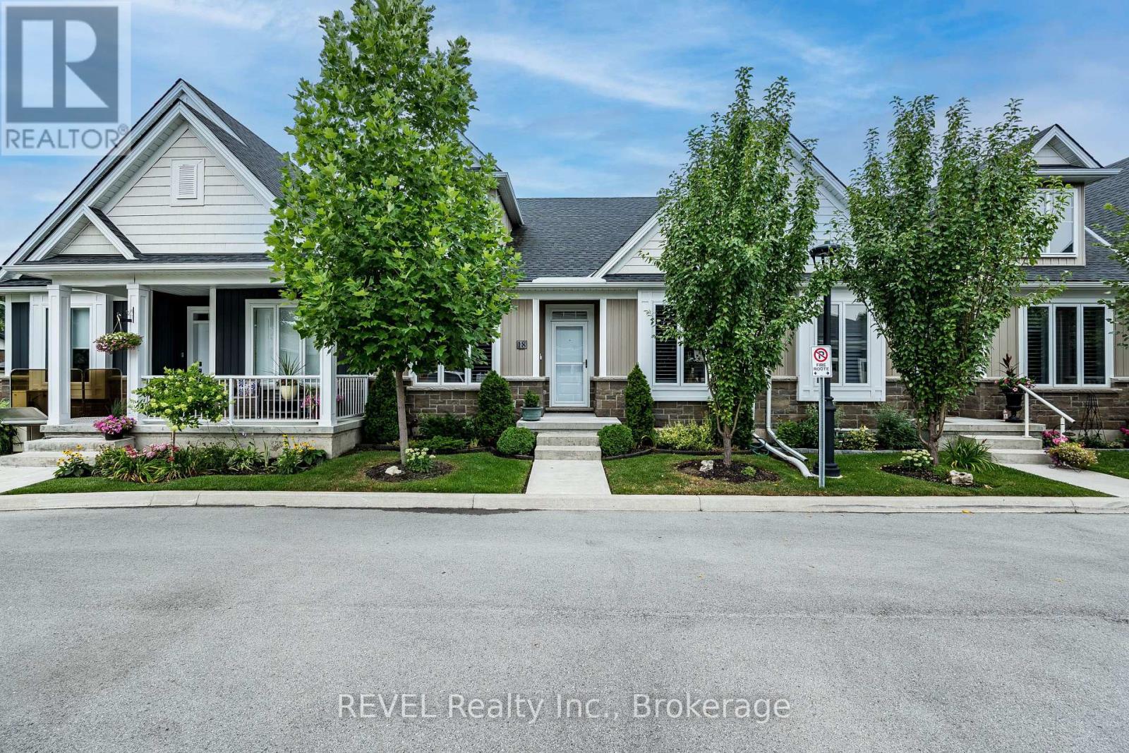 18 Princeton Common Street, St. Catharines, Ontario  L2N 0B7 - Photo 1 - X14080230