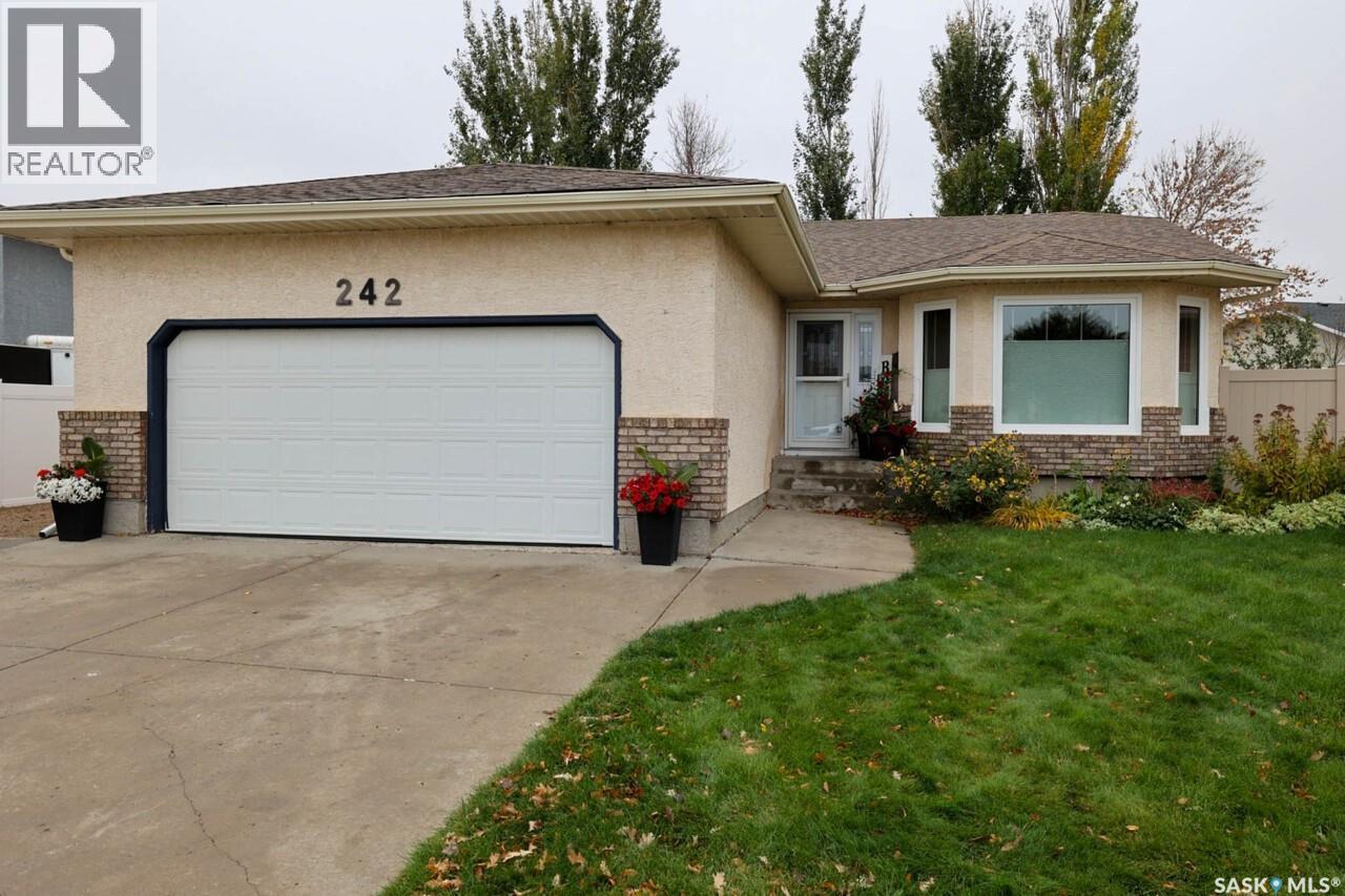 242 PAR PLACE N, regina, Saskatchewan