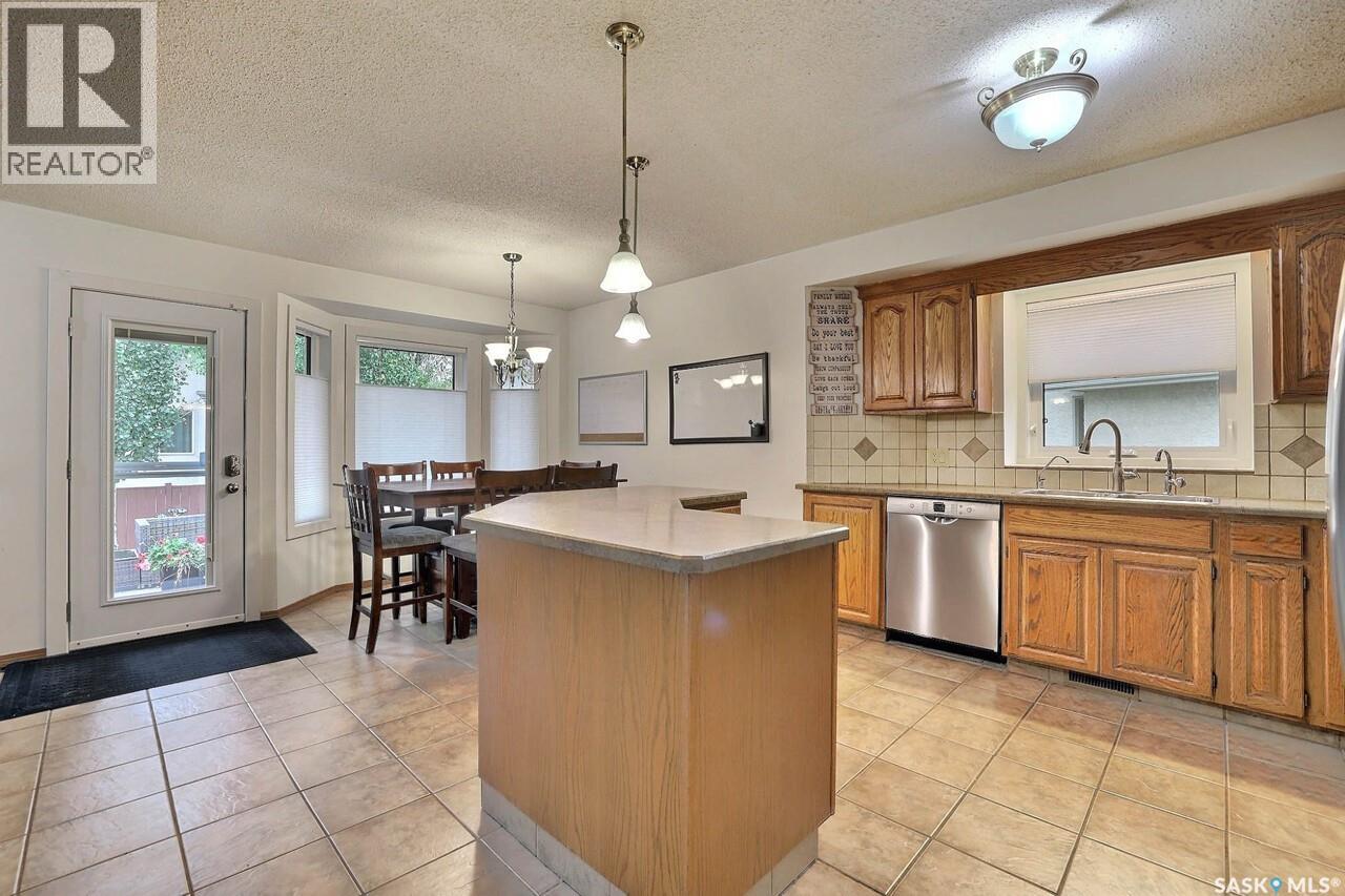 242 Par Place N, Regina, Saskatchewan  S4Y 1H3 - Photo 11 - SK051058