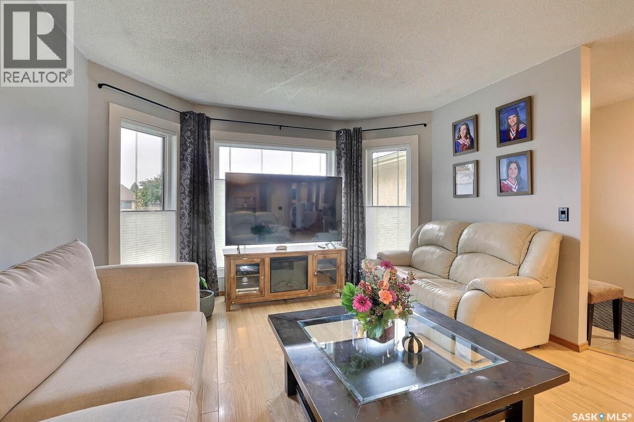 242 Par Place N, Regina, Saskatchewan  S4Y 1H3 - Photo 4 - SK051058