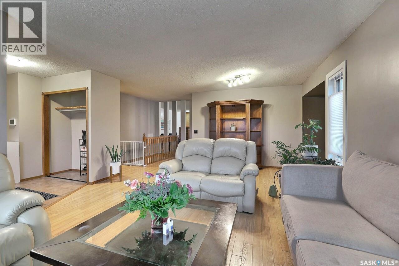 242 Par Place N, Regina, Saskatchewan  S4Y 1H3 - Photo 5 - SK051058