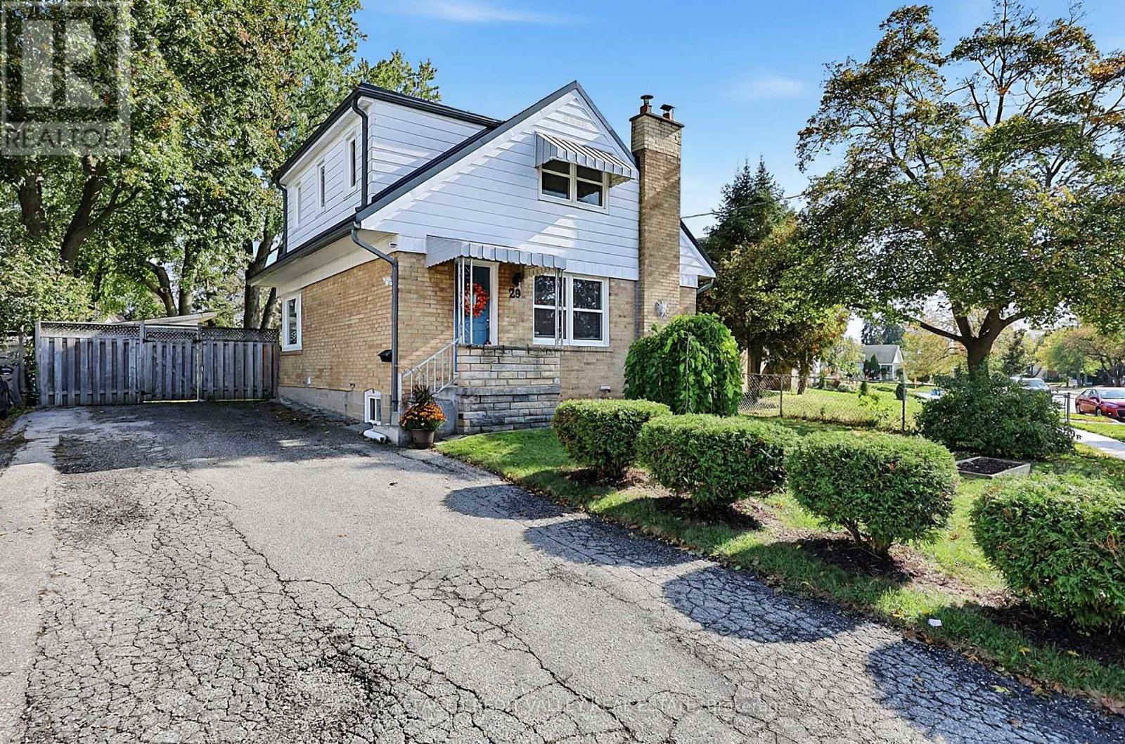 29 Crestview Avenue, Brampton, Ontario  L6W 2R8 - Photo 3 - W14080334