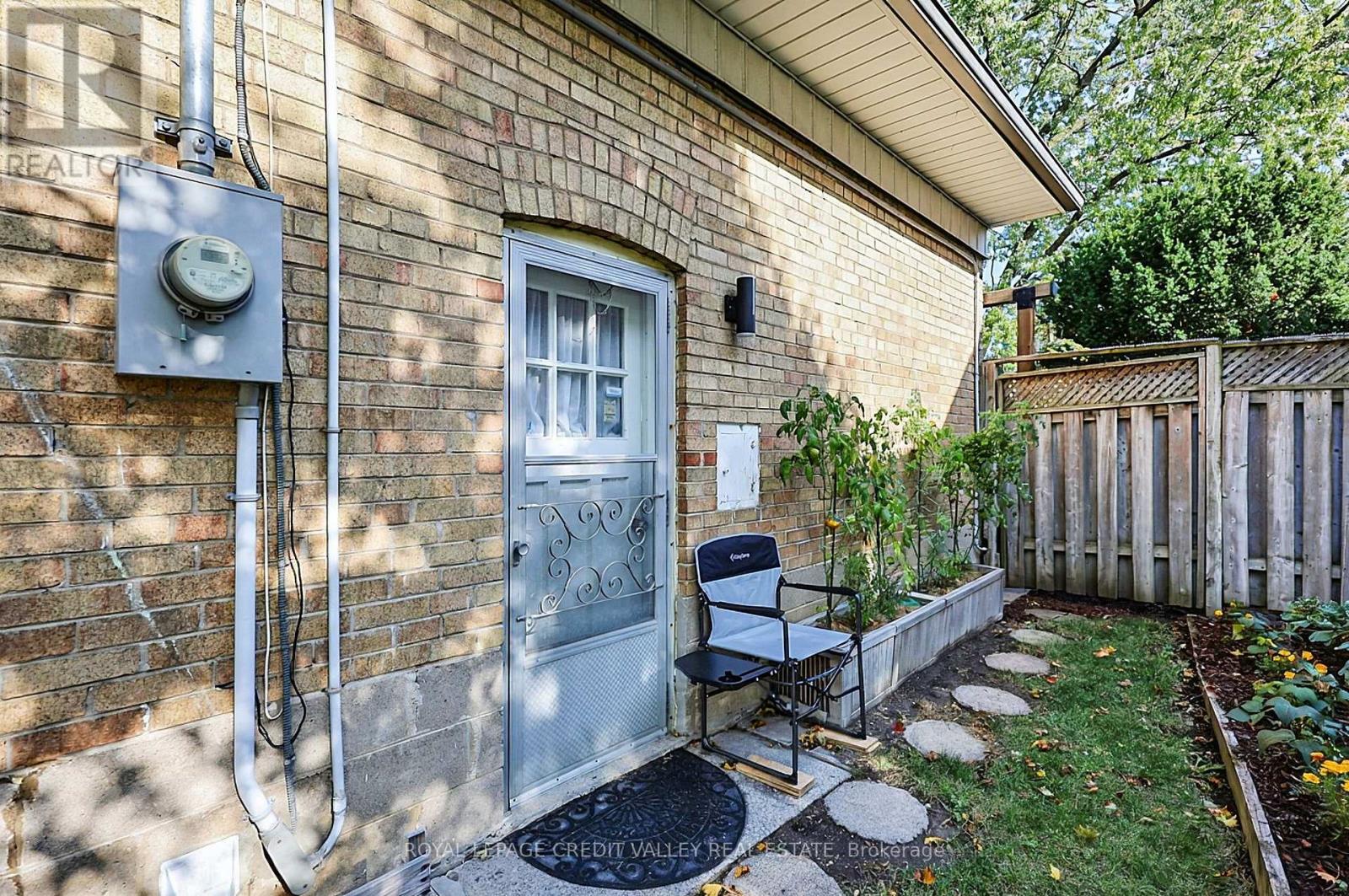 29 Crestview Avenue, Brampton, Ontario  L6W 2R8 - Photo 5 - W14080334