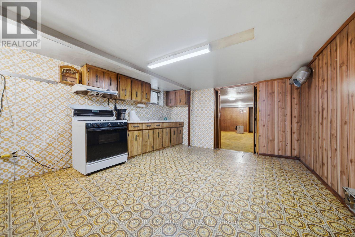 279 Mcroberts Avenue, Toronto, Ontario  M6E 4P8 - Photo 6 - W14080336