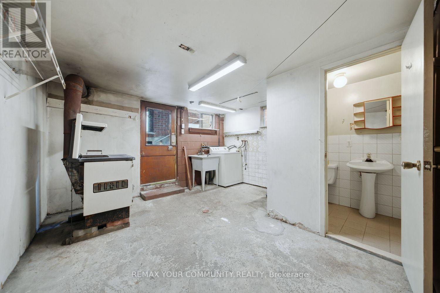 279 Mcroberts Avenue, Toronto, Ontario  M6E 4P8 - Photo 7 - W14080336