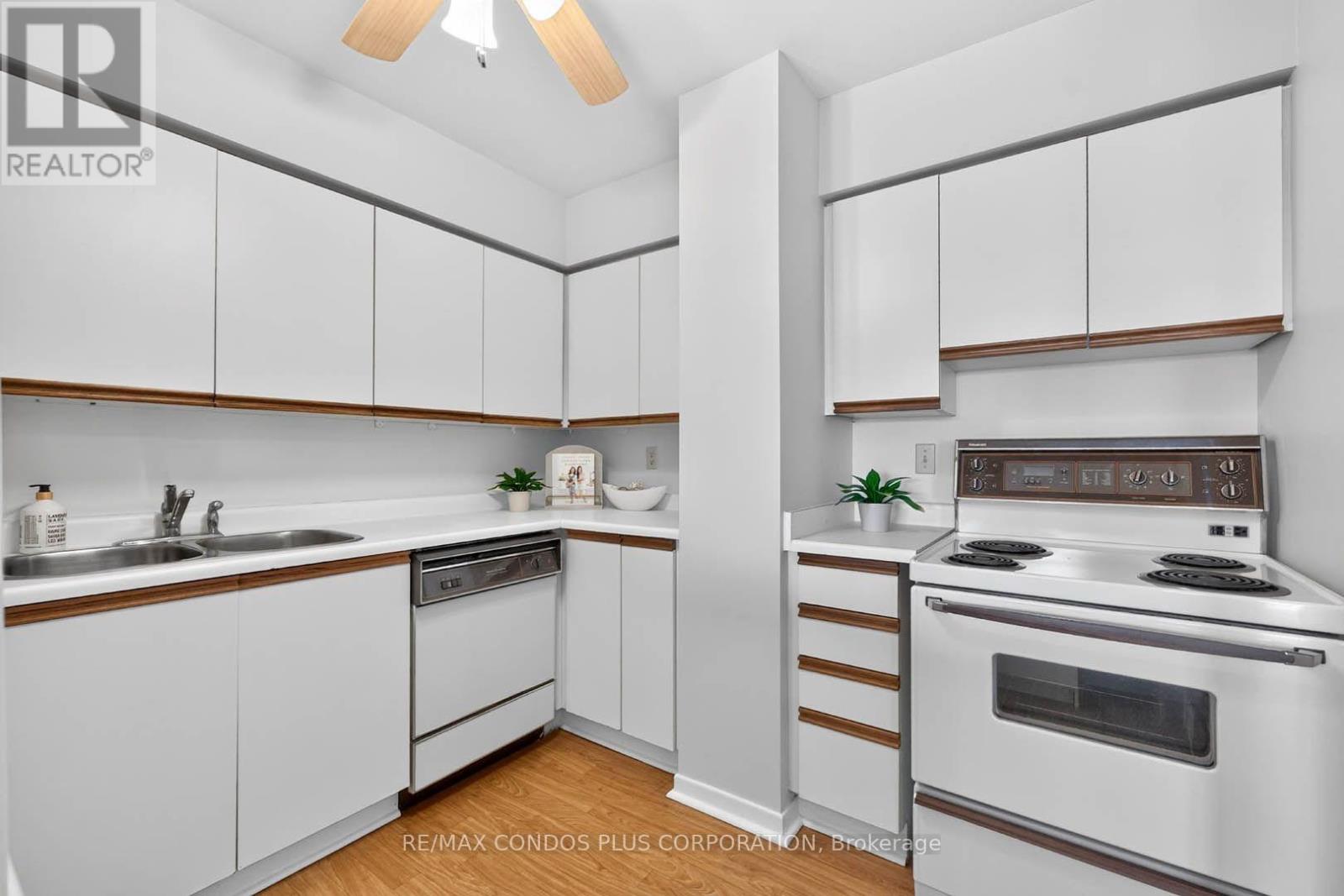 2009 - 1300 Islington Avenue, Toronto, Ontario  M9A 5C4 - Photo 12 - W14080354